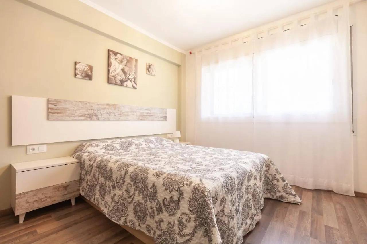 Portpirata Room Salou 0*,  Spain